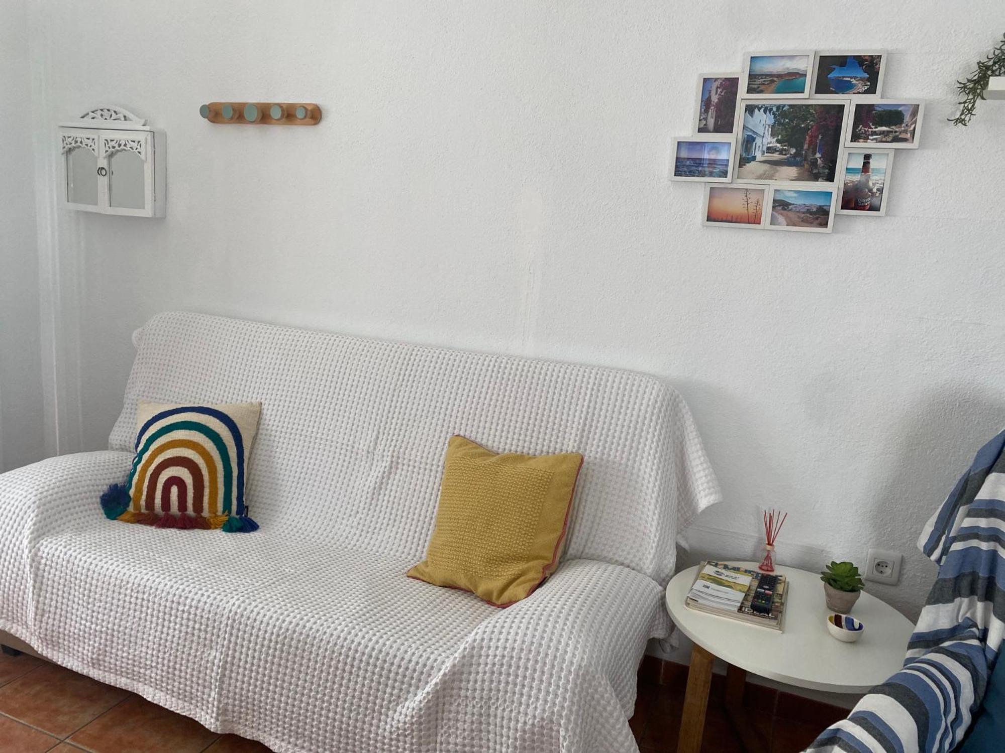 Casa Del Pez Vivienda A Pie De Calle En Agua Amarga A 250 Metros De La Playa ภายนอก รูปภาพ